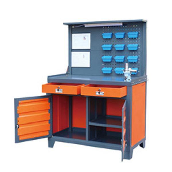 Worktable with light B17